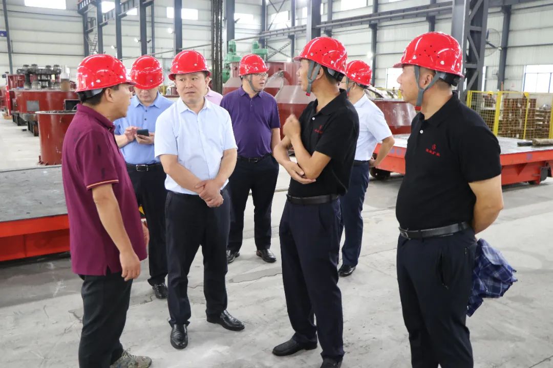 副市長(zhǎng)鍾洪一(yi)行莅臨(lín)桂林礦(kuàng)機調研(yán)指導