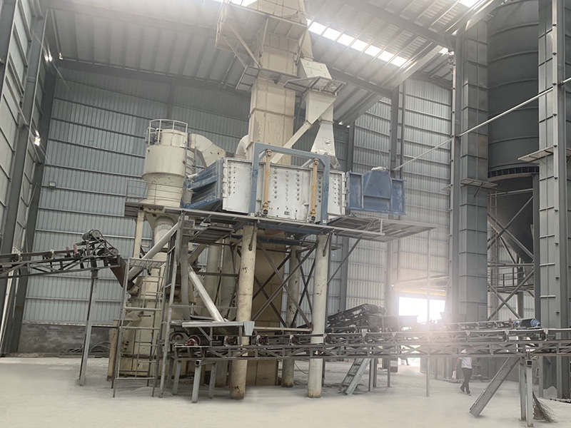 湖南花崗(gang)岩制砂機(ji)生産現場(chǎng)
