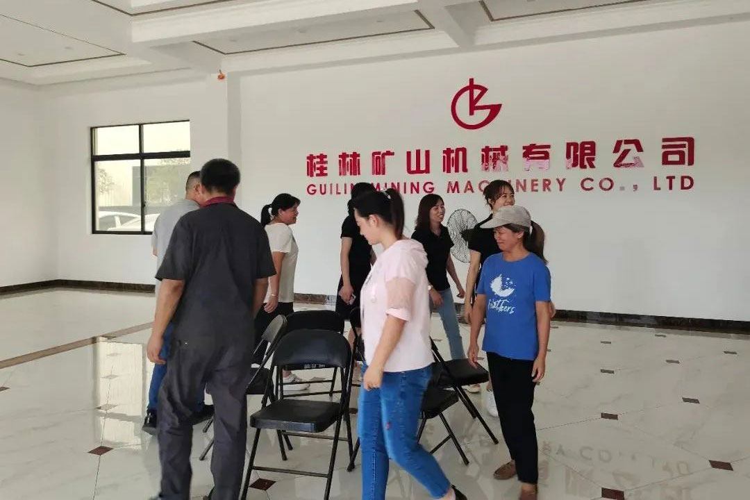 桂(guì)林礦機(ji)舉辦“濃(nong)情中秋(qiu) 情系桂(gui)礦”主題(ti)活動