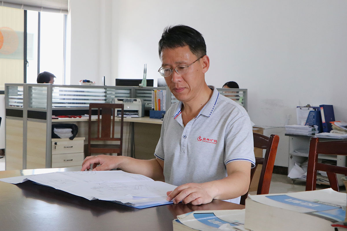 立足(zú)崗位 攻堅克(ke)難 | 桂林五一(yī)勞動獎章獲(huo)得者唐義廷(ting)